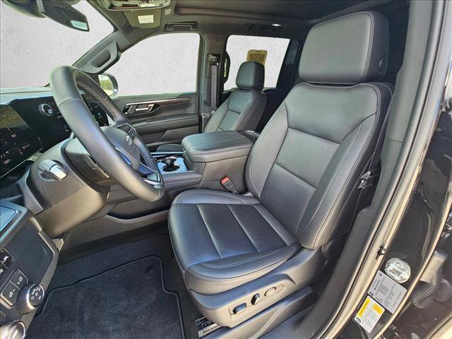 Used 2025 Chevrolet Suburban Z71 w/ Comfort Package image 16