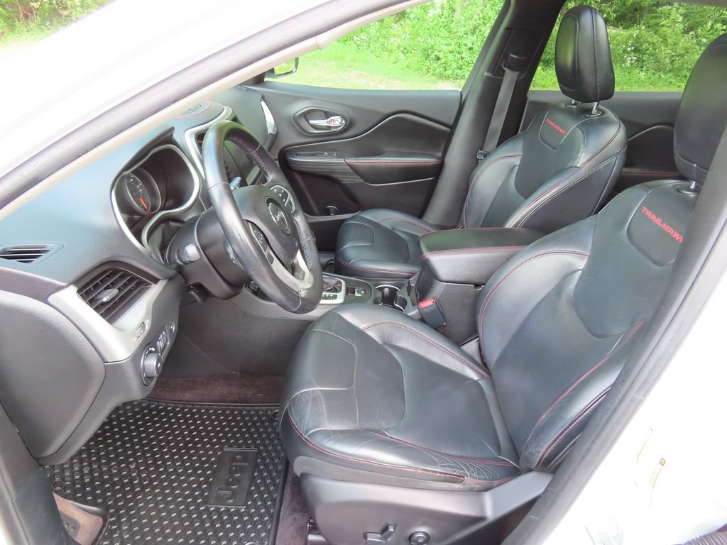Used 2016 Jeep Cherokee Trailhawk w/ Comfort/Convenience Group AWD/4WD image 27
