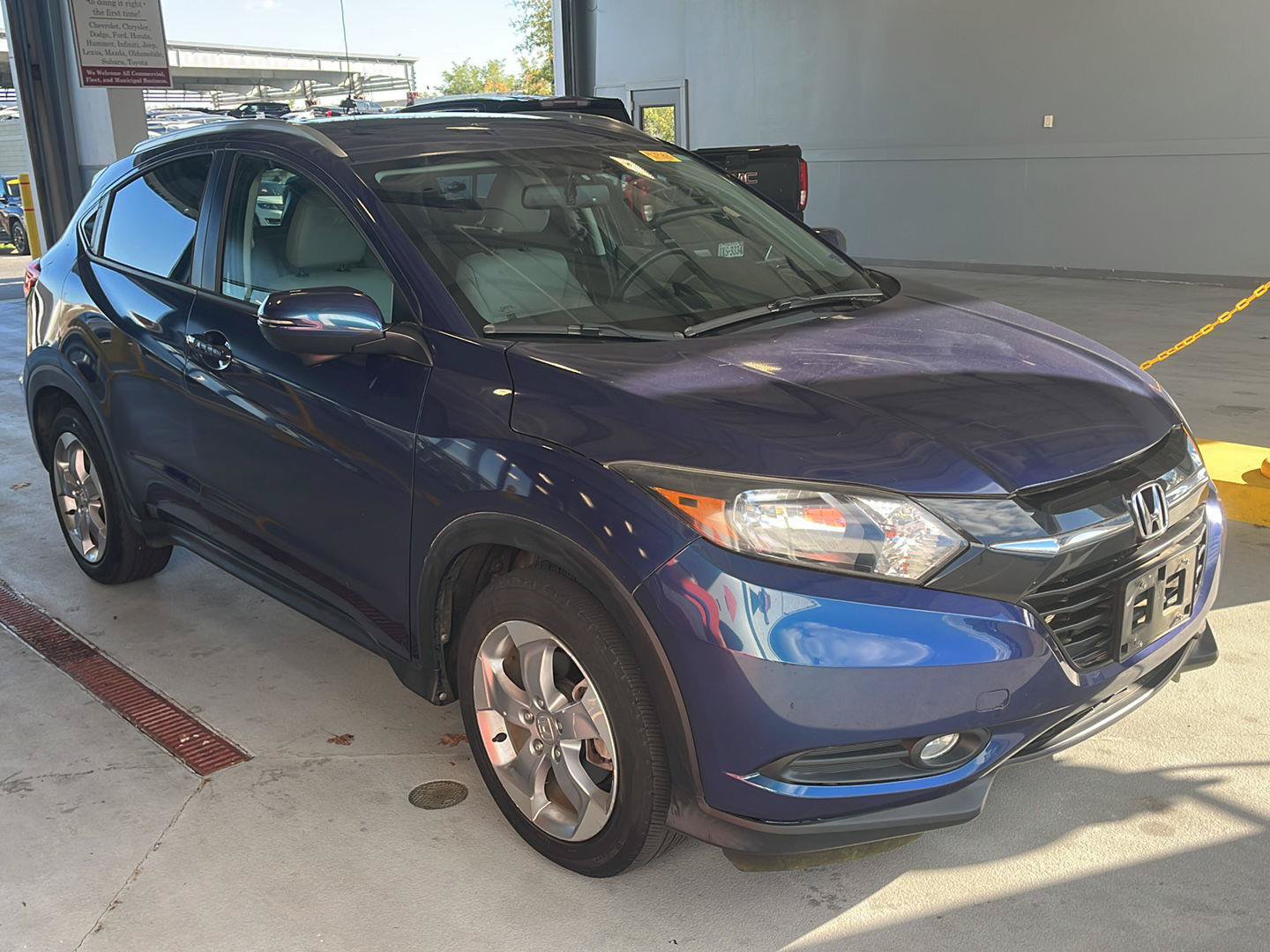 Used 2017 Honda HR-V EX-L image 2