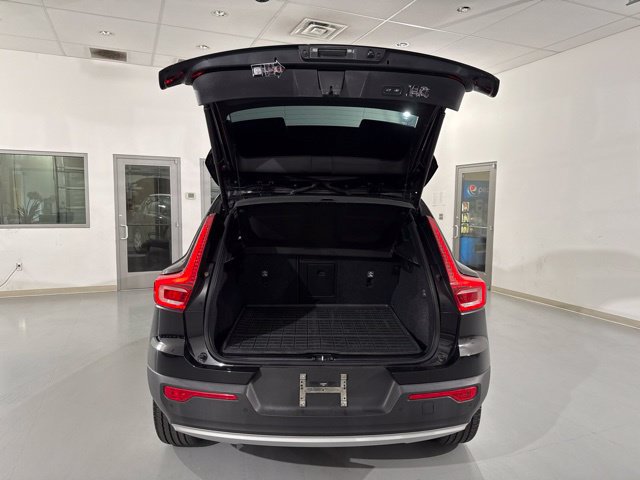 Used 2022 Volvo XC40 T5 Momentum AWD/4WD image 12
