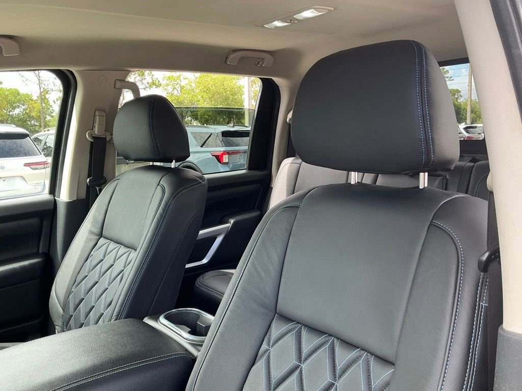 Used 2021 Nissan Titan SV w/ SV Convenience Package RWD image 32