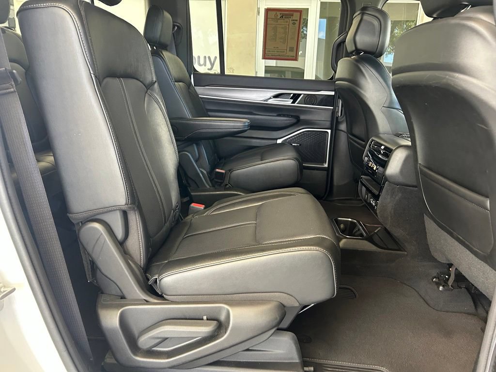 Used 2025 Jeep Wagoneer Series II AWD/4WD image 28