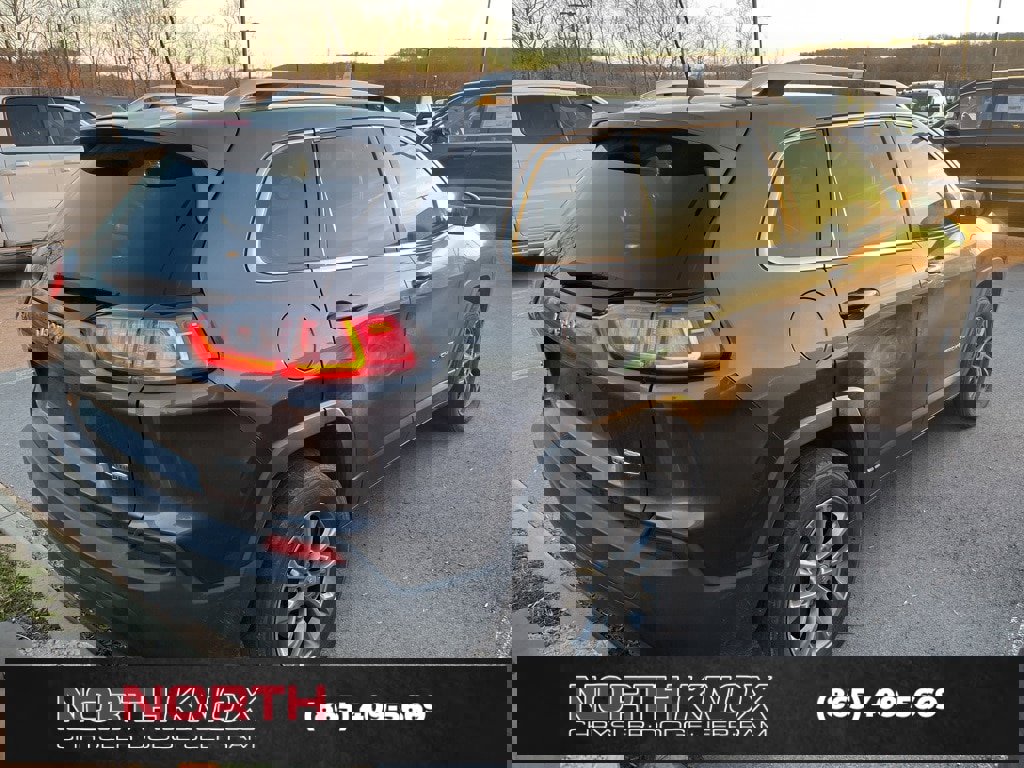 Used 2019 Jeep Cherokee Latitude Plus w/ Cold Weather Group image 3