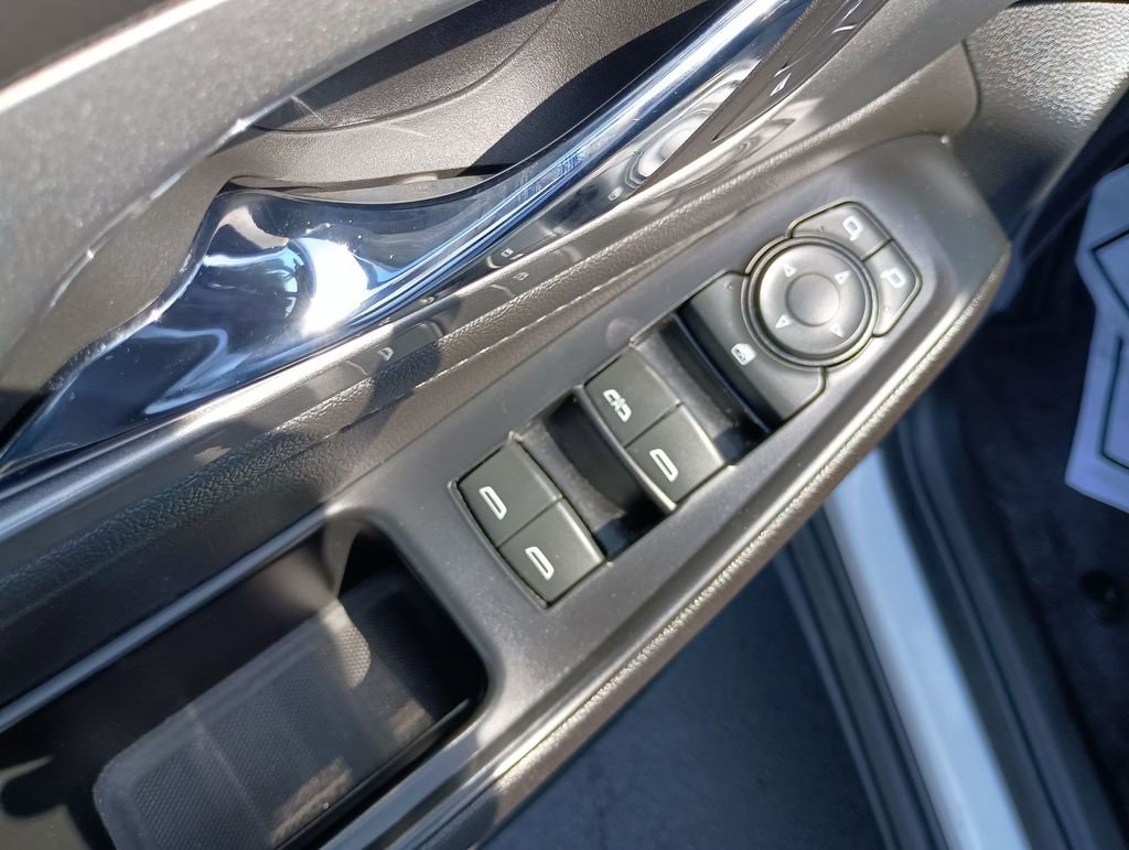 Used 2023 Chevrolet Traverse LT image 19