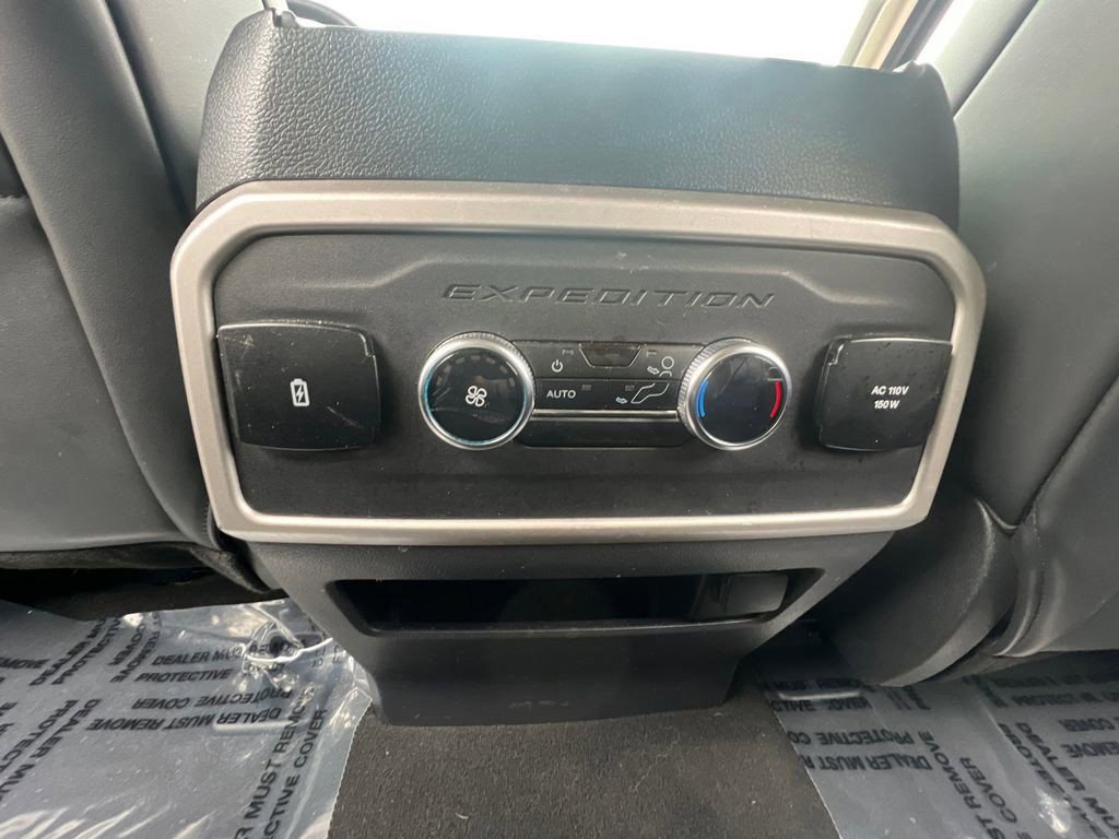 Used 2024 Ford Expedition XLT image 30