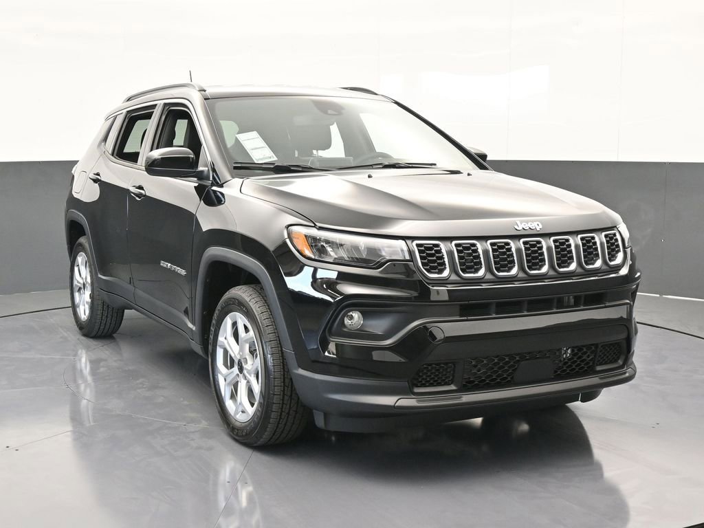 Used 2025 Jeep Compass Latitude image 9