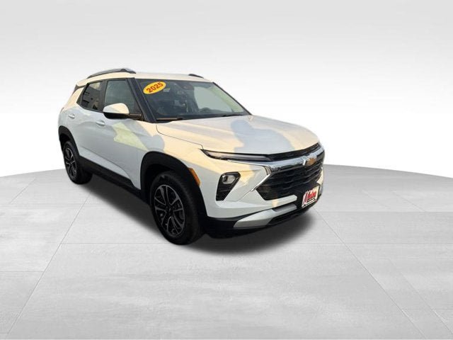 Used 2025 Chevrolet TrailBlazer LT FWD image 3
