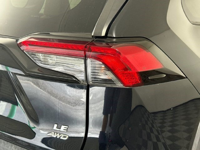 Used 2019 Toyota RAV4 LE FWD image 32