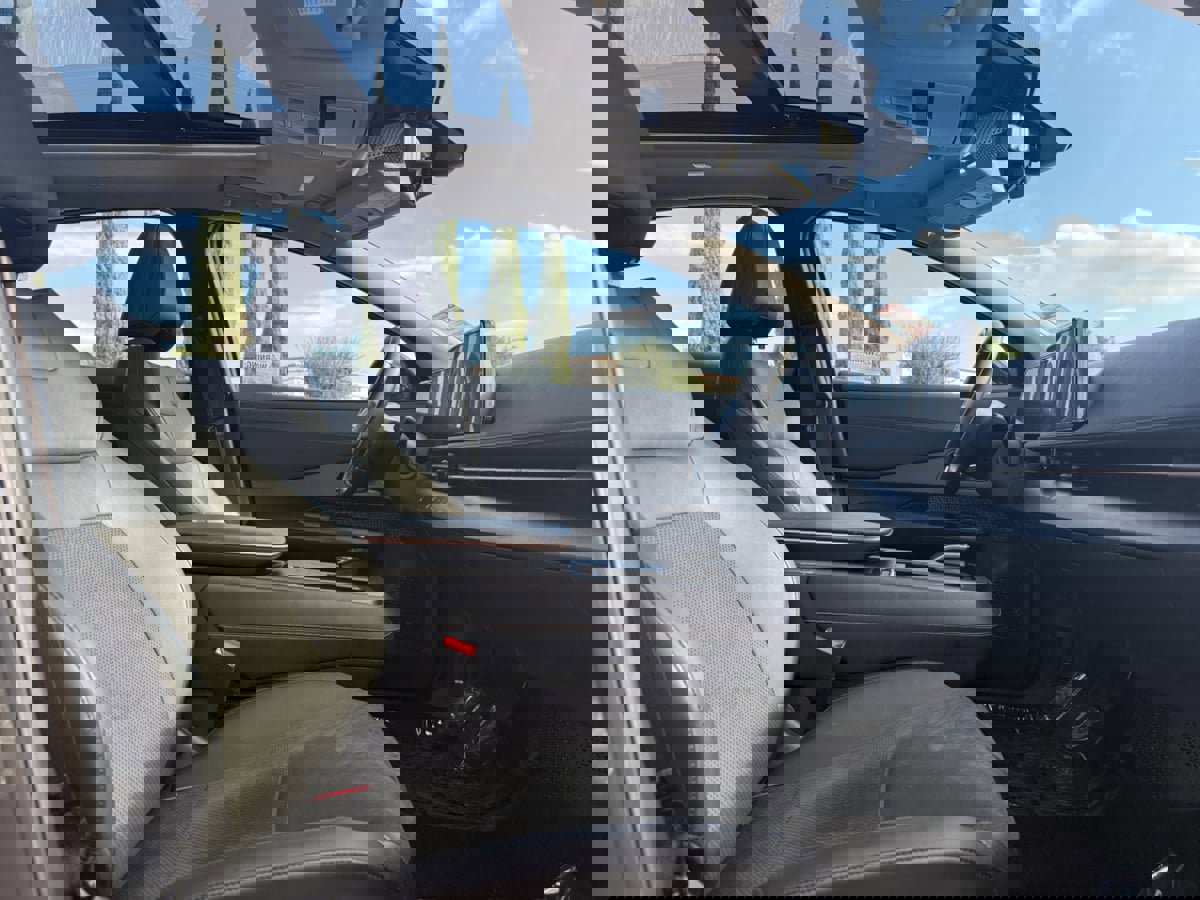 Used 2024 Nissan Ariya FWD image 19