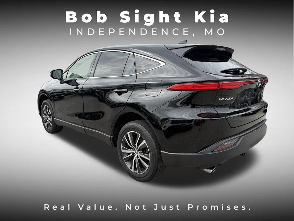 Used 2021 Toyota Venza LE image 9
