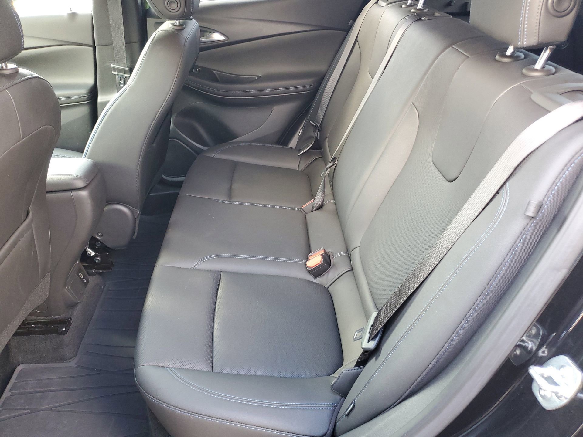 Used 2025 Buick Encore GX Sport Touring image 12