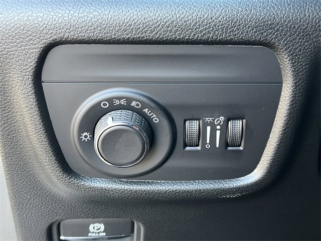 New 2025 Jeep Grand Cherokee Altitude image 16