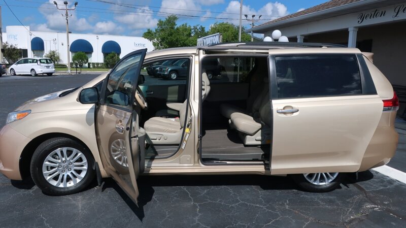 Used 2011 Toyota Sienna XLE w/ Premium Pkg FWD image 13