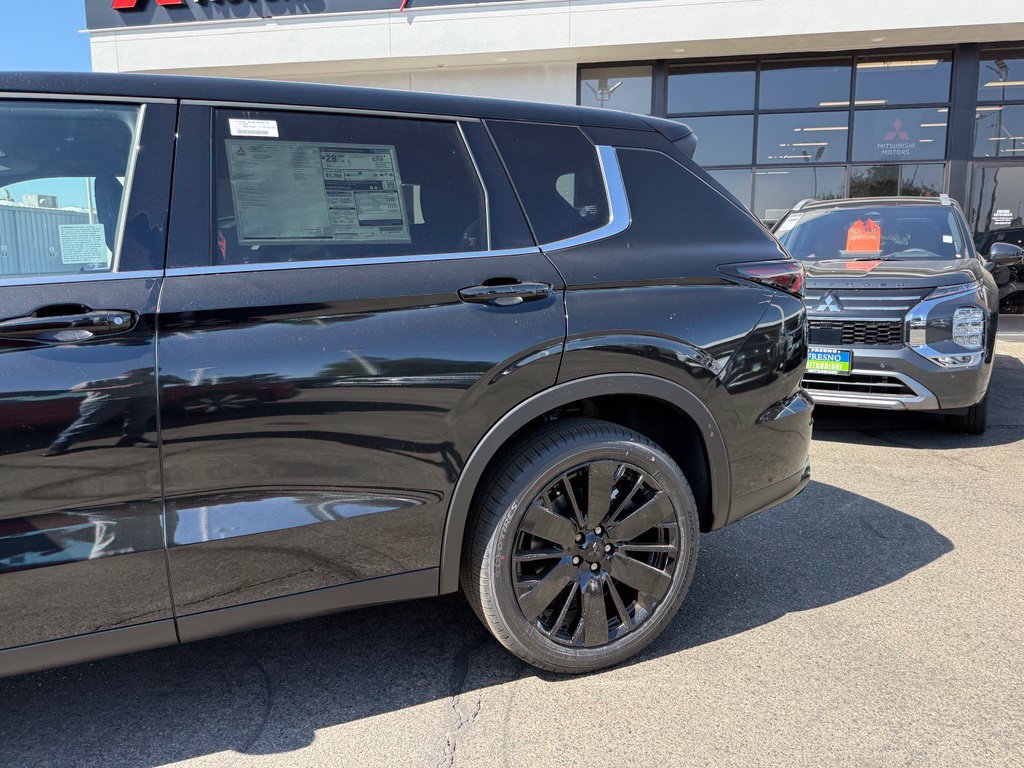 New 2026 Mitsubishi Outlander LE FWD image 6