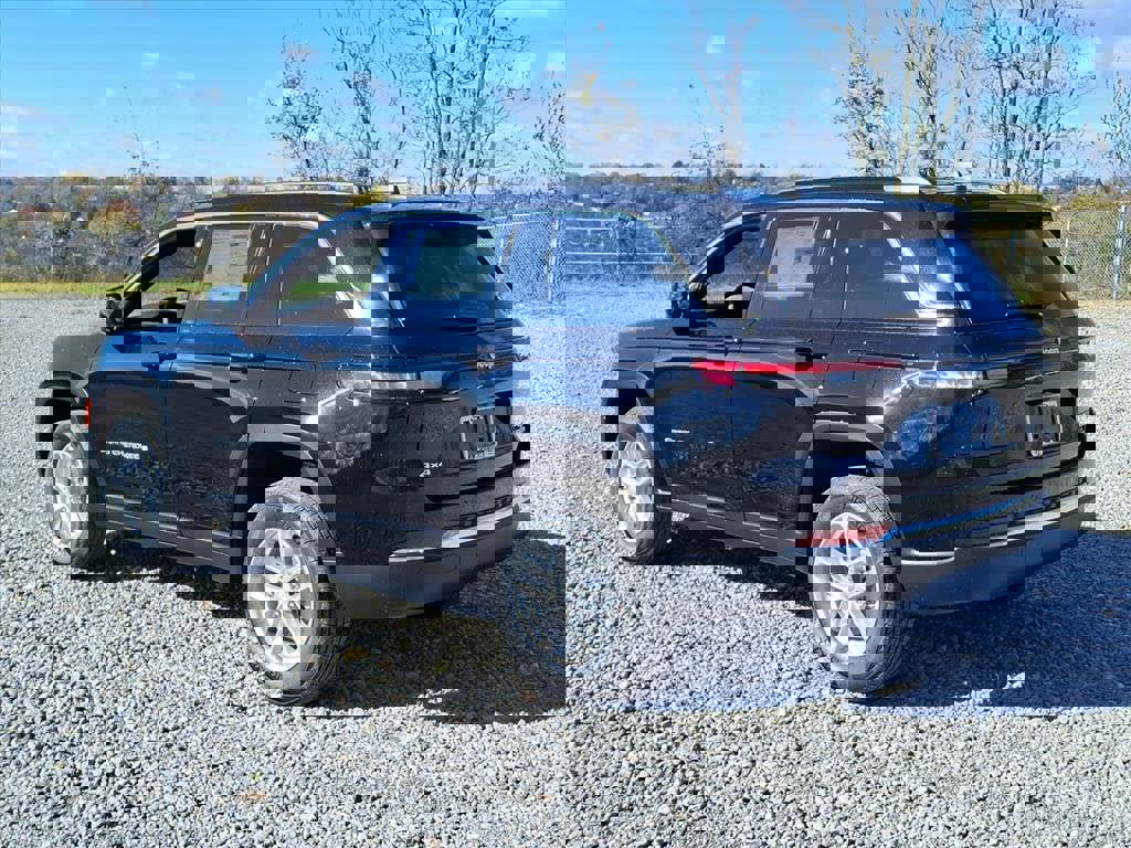 New 2025 Jeep Grand Cherokee Laredo X w/ Luxury Tech Group I image 3