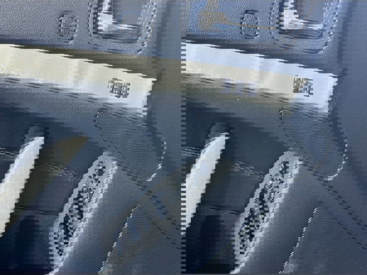 Used 2014 INFINITI Q60 Convertible w/ Premium Package image 21