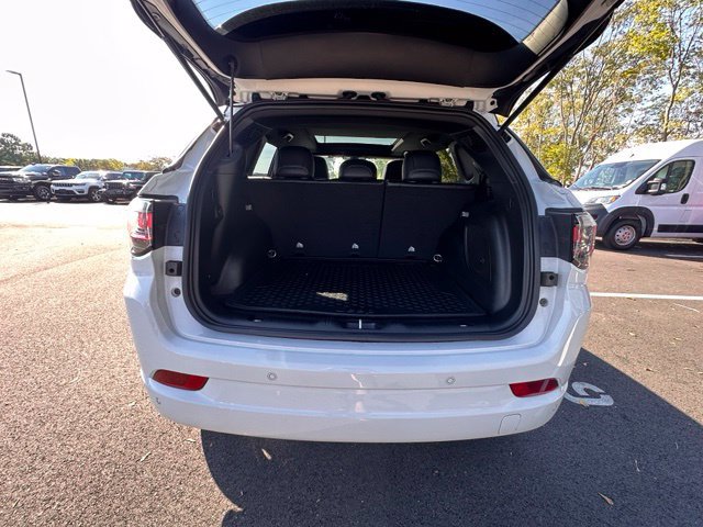 Used 2023 Jeep Compass High Altitude w/ Driver Assist Group I AWD/4WD image 16