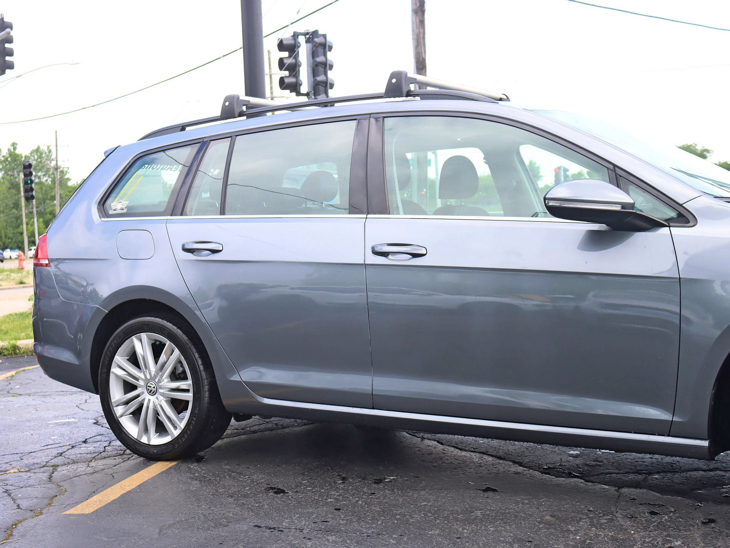 Used 2015 Volkswagen Golf TDI SE FWD image 4