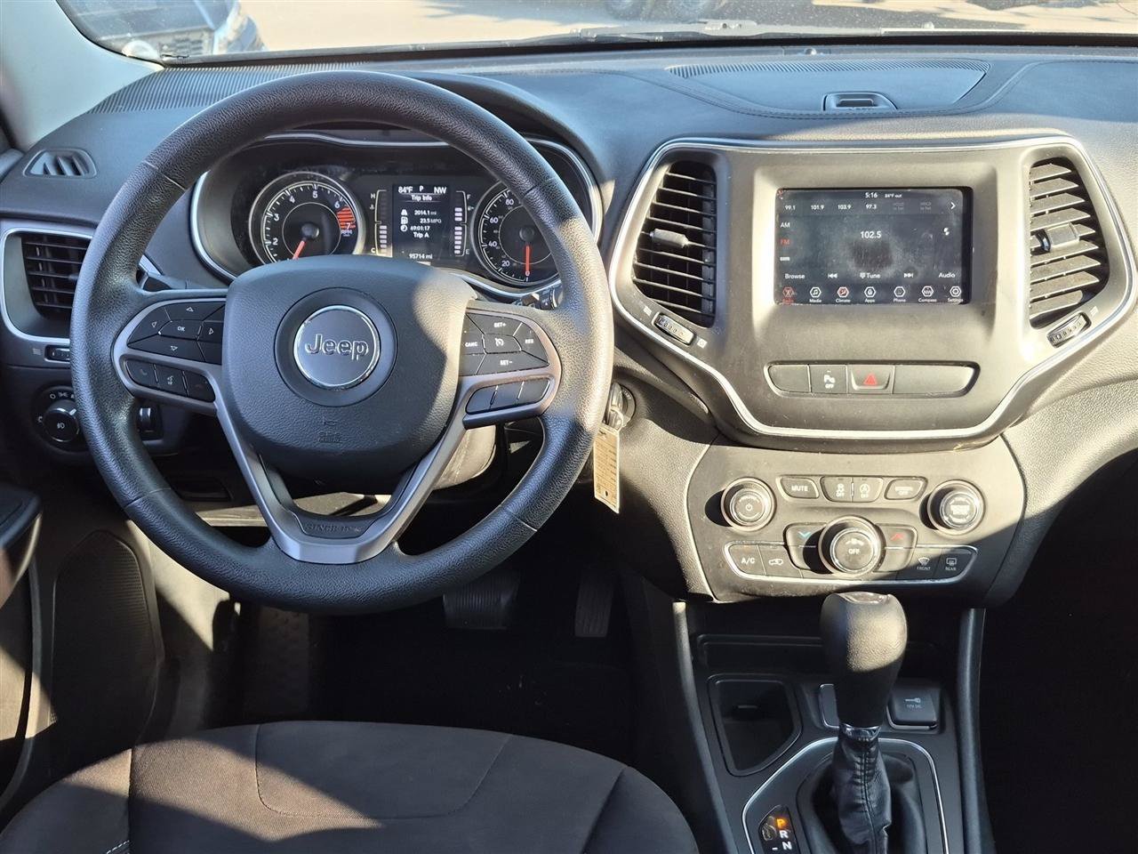 Used 2019 Jeep Cherokee Latitude w/ Popular Appearance Group FWD image 29