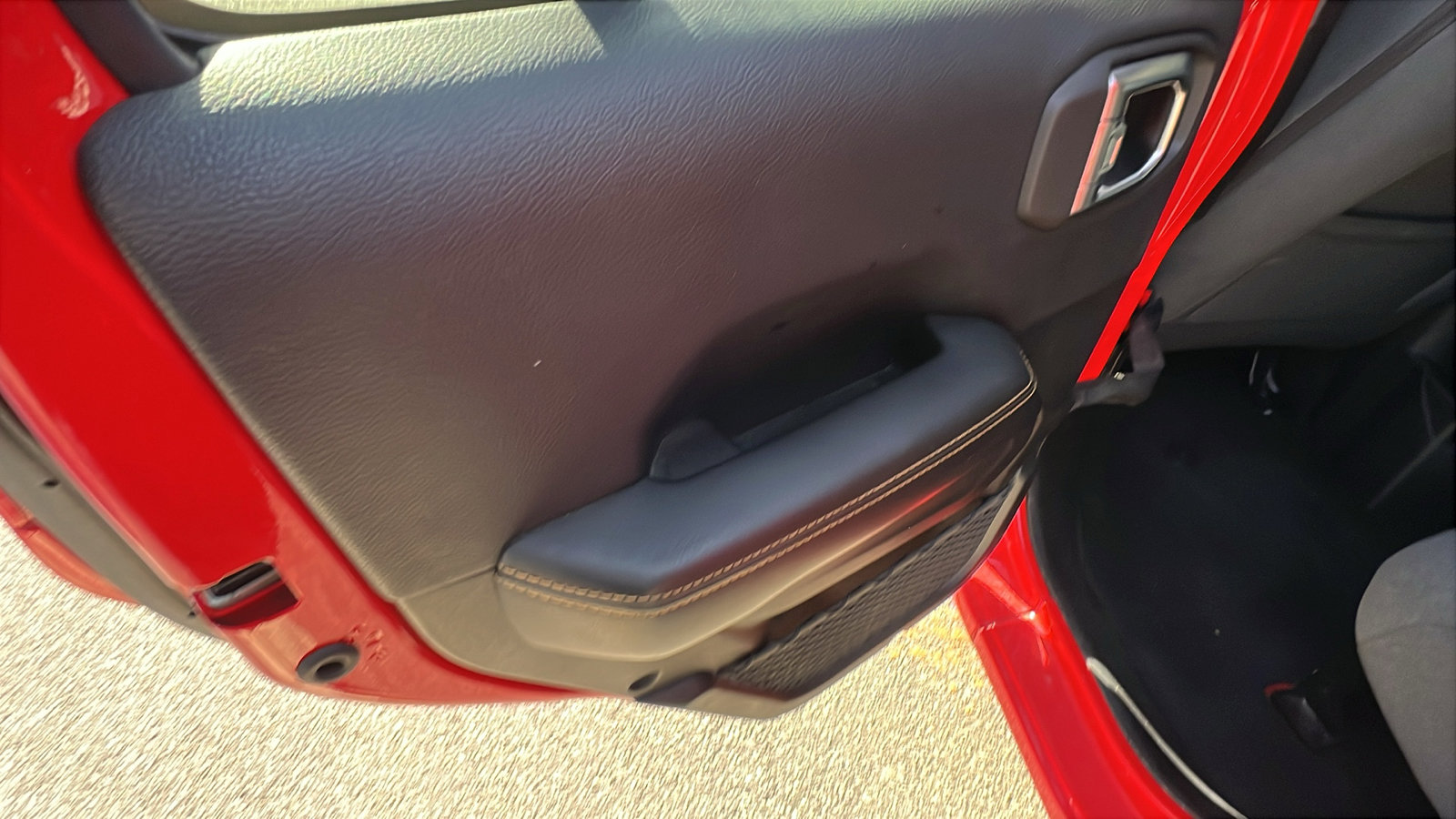 Used 2025 Jeep Wrangler Sahara image 22