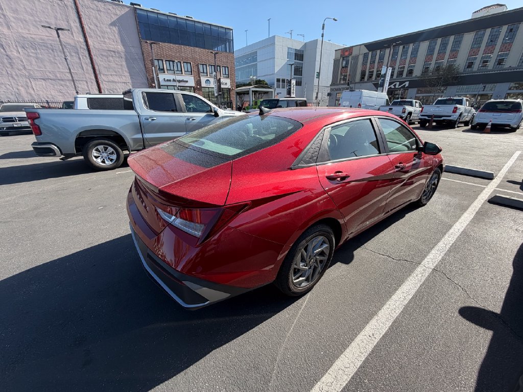 Used 2024 Hyundai Elantra SEL FWD image 2
