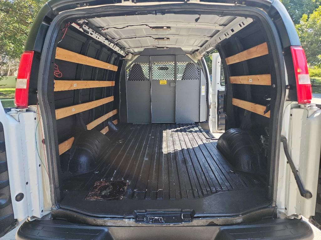 Used 2018 Chevrolet Express 2500 w/ Driver Convenience Package RWD image 36