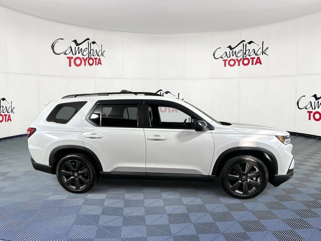 Used 2025 Honda Pilot Sport image 9