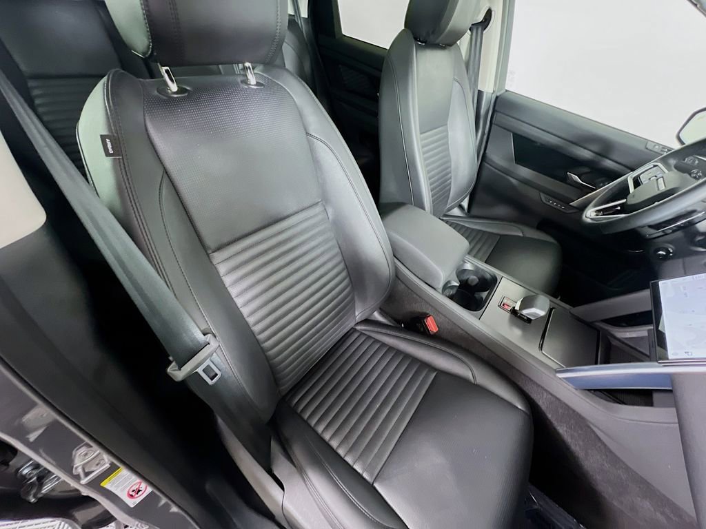 Used 2025 Land Rover Discovery Sport S image 29