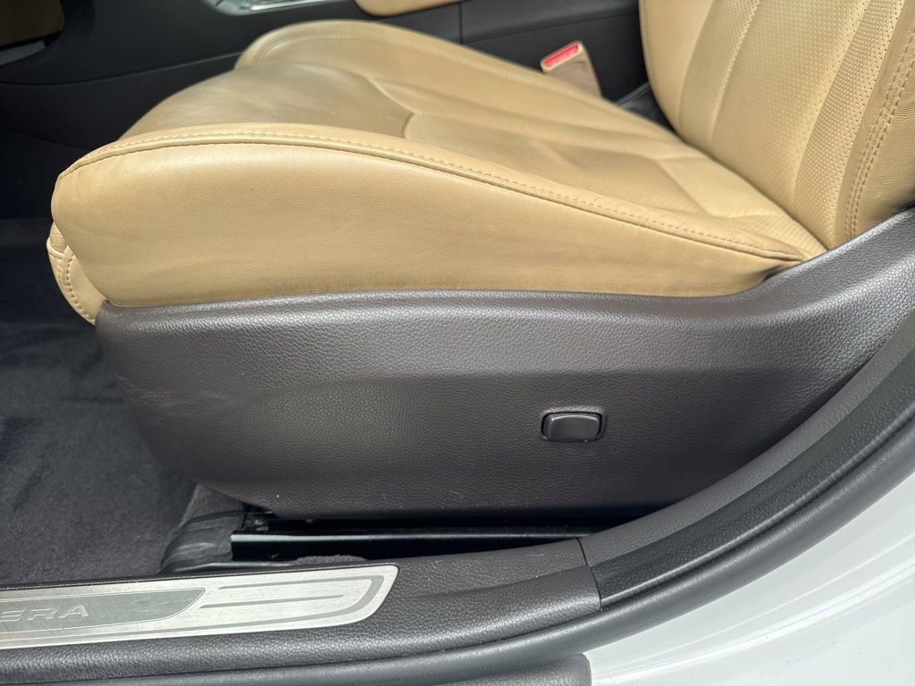 Used 2014 Hyundai Azera Limited FWD image 25
