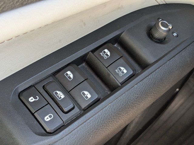 Used 2023 Jeep Compass Limited AWD/4WD image 25