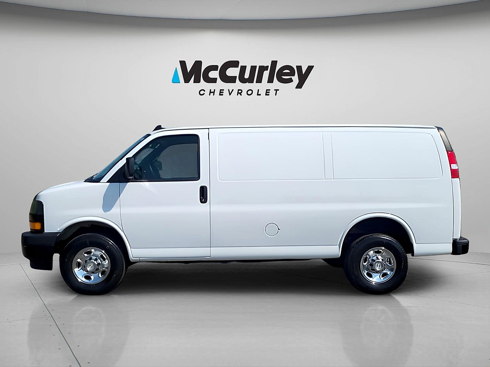 Used 2023 Chevrolet Express 3500 w/ Driver Convenience Package RWD image 4