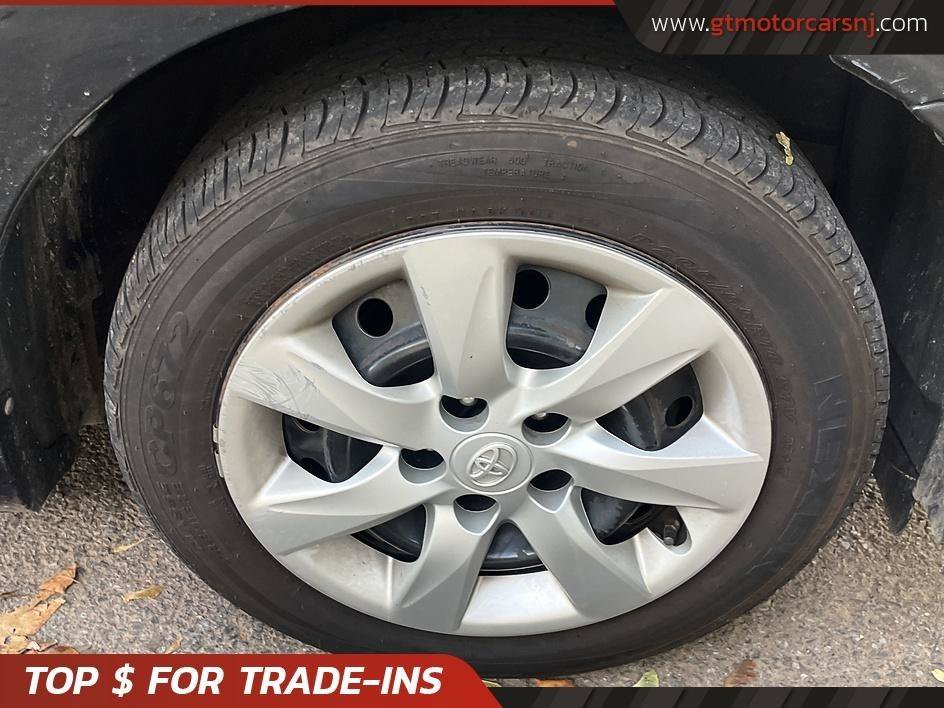 Used 2012 Toyota Matrix L FWD image 7