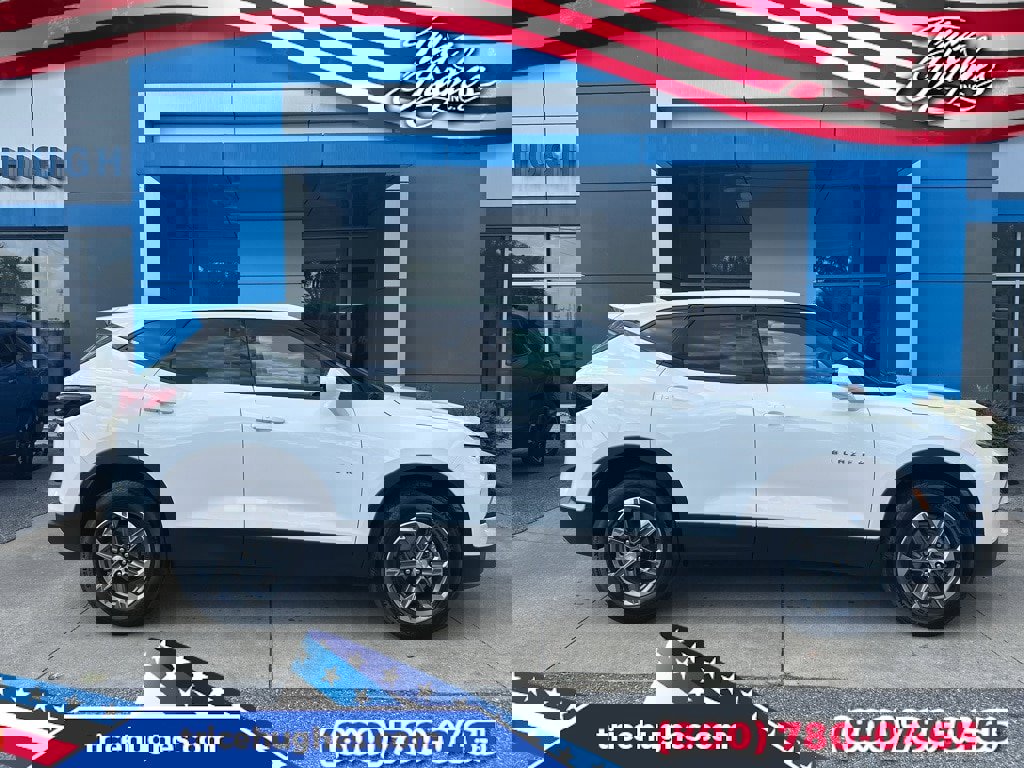 Used 2025 Chevrolet Blazer LT image 1