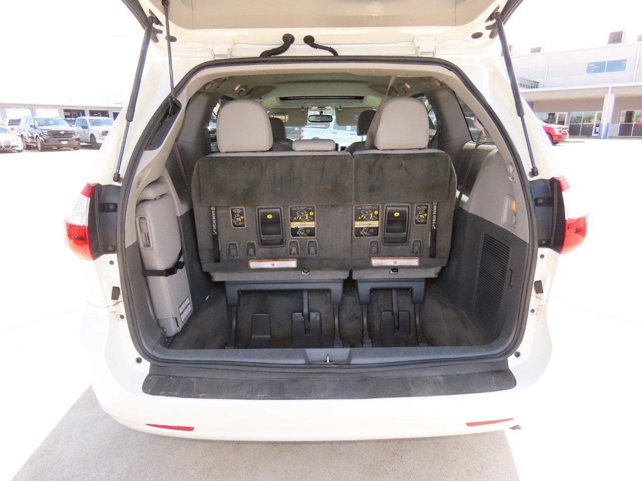 Used 2016 Toyota Sienna XLE FWD image 14