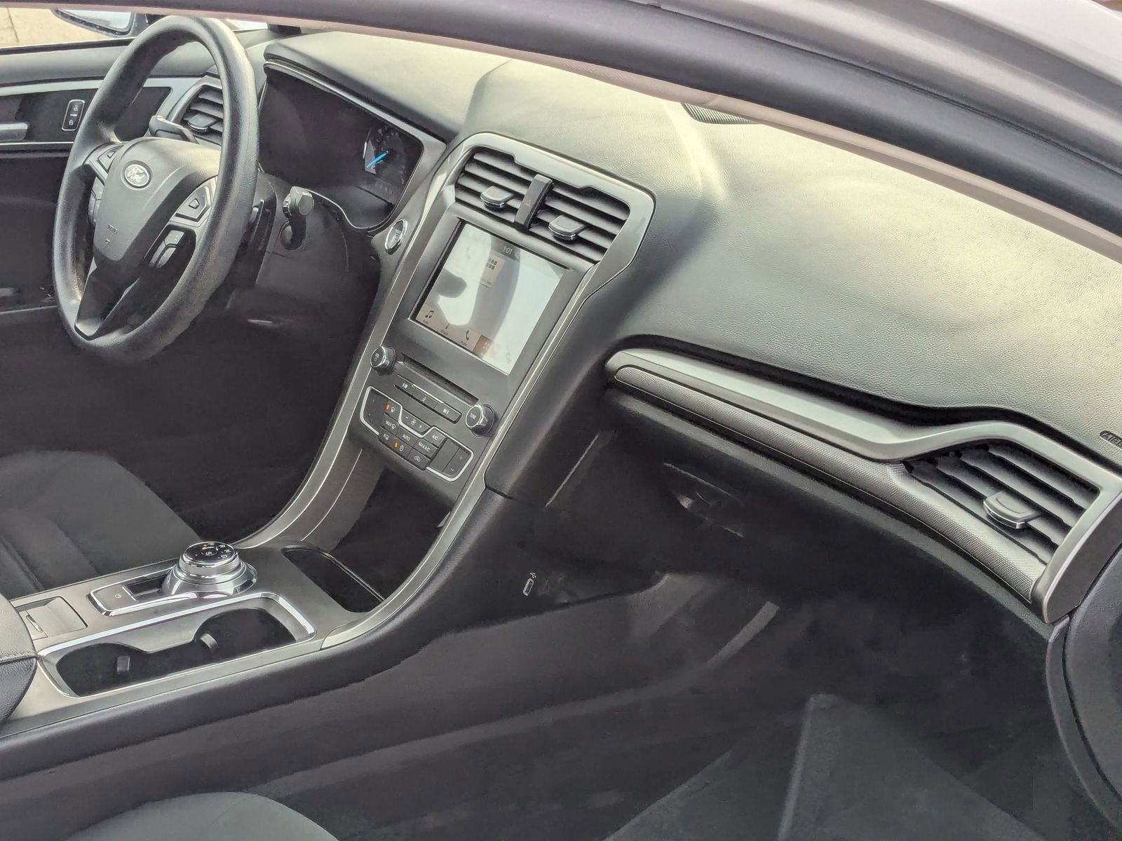 Used 2018 Ford Fusion SE w/ Fusion SE Technology Package image 30