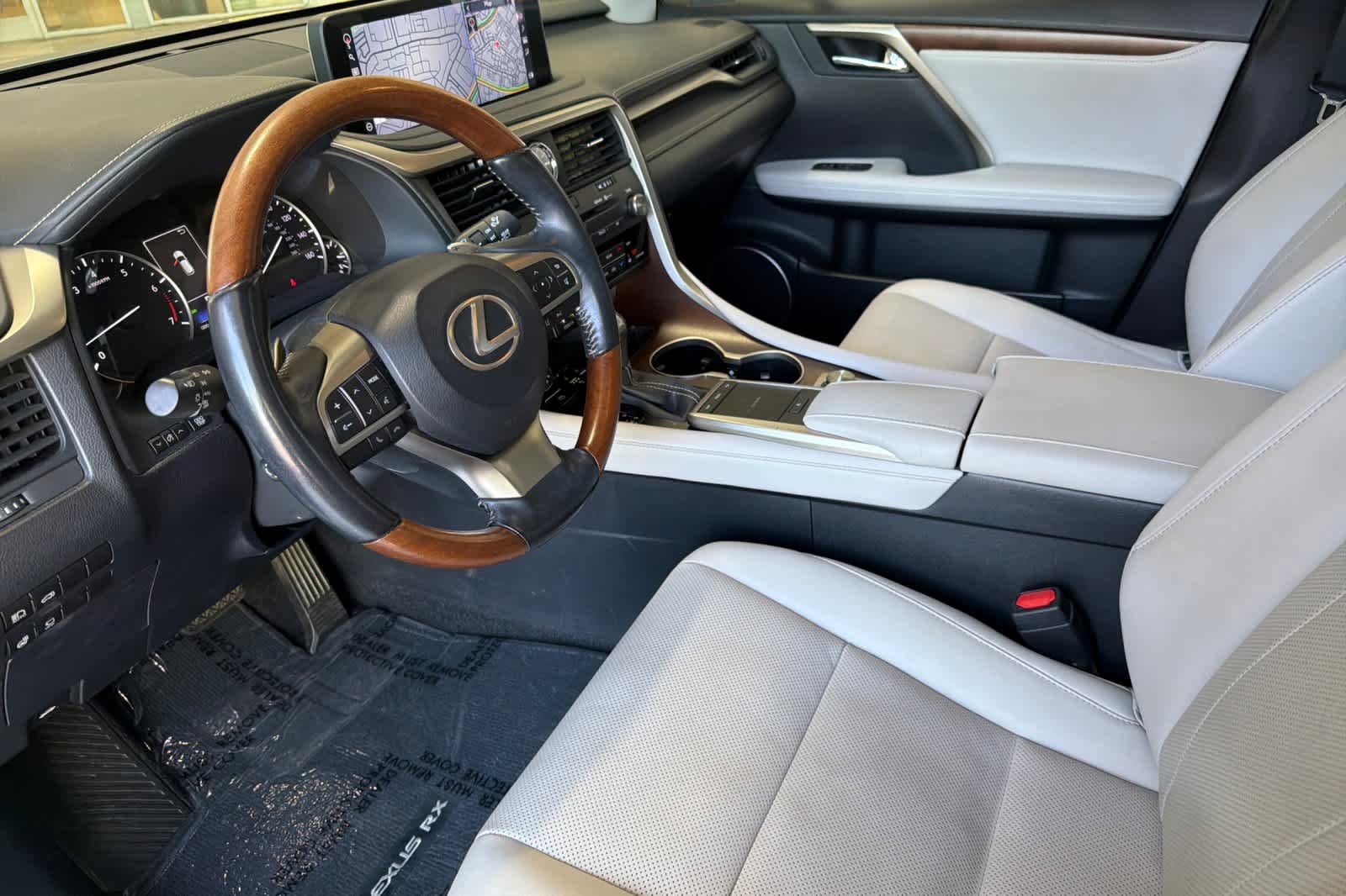 Used 2020 Lexus RX 350L Premium w/ Premium Package AWD/4WD image 11