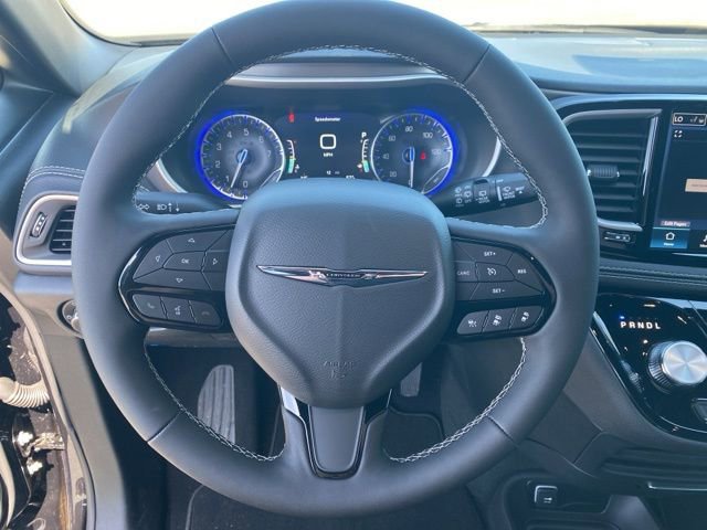 New 2026 Chrysler Pacifica Select image 15