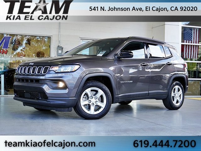 Used 2024 Jeep Compass Latitude image 2