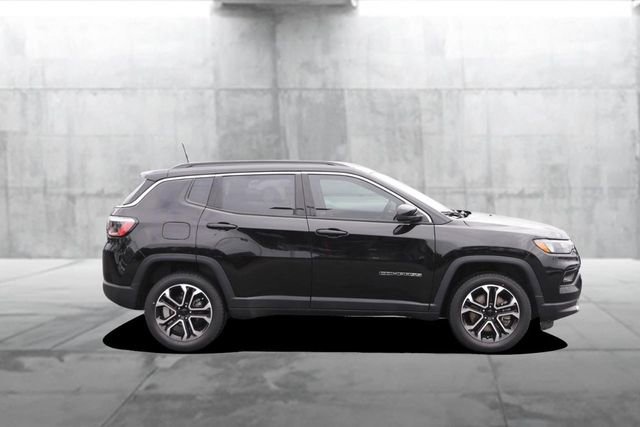 Used 2023 Jeep Compass Limited AWD/4WD image 5
