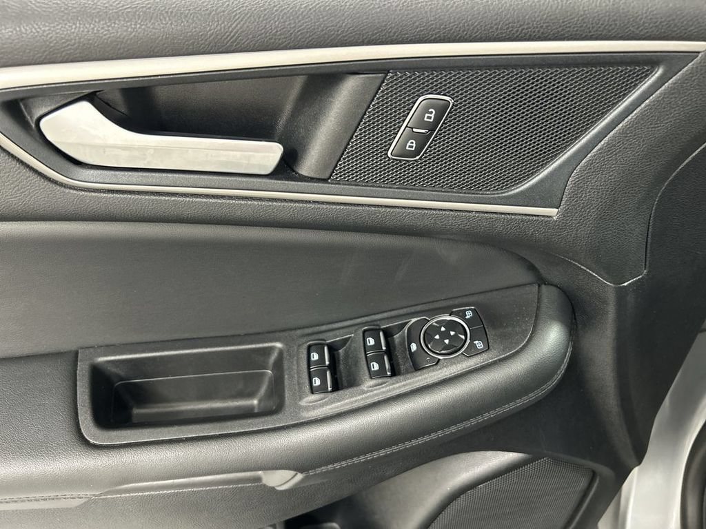 Used 2024 Ford Edge SEL AWD/4WD image 11