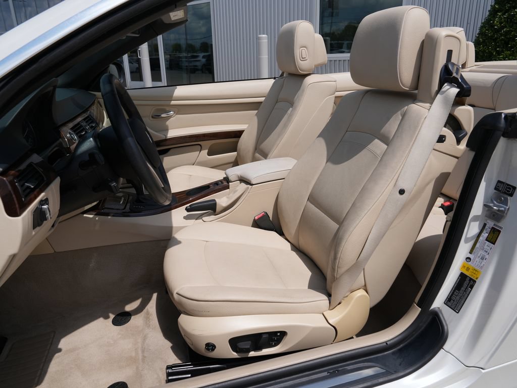 Used 2013 BMW 328i Convertible RWD image 20