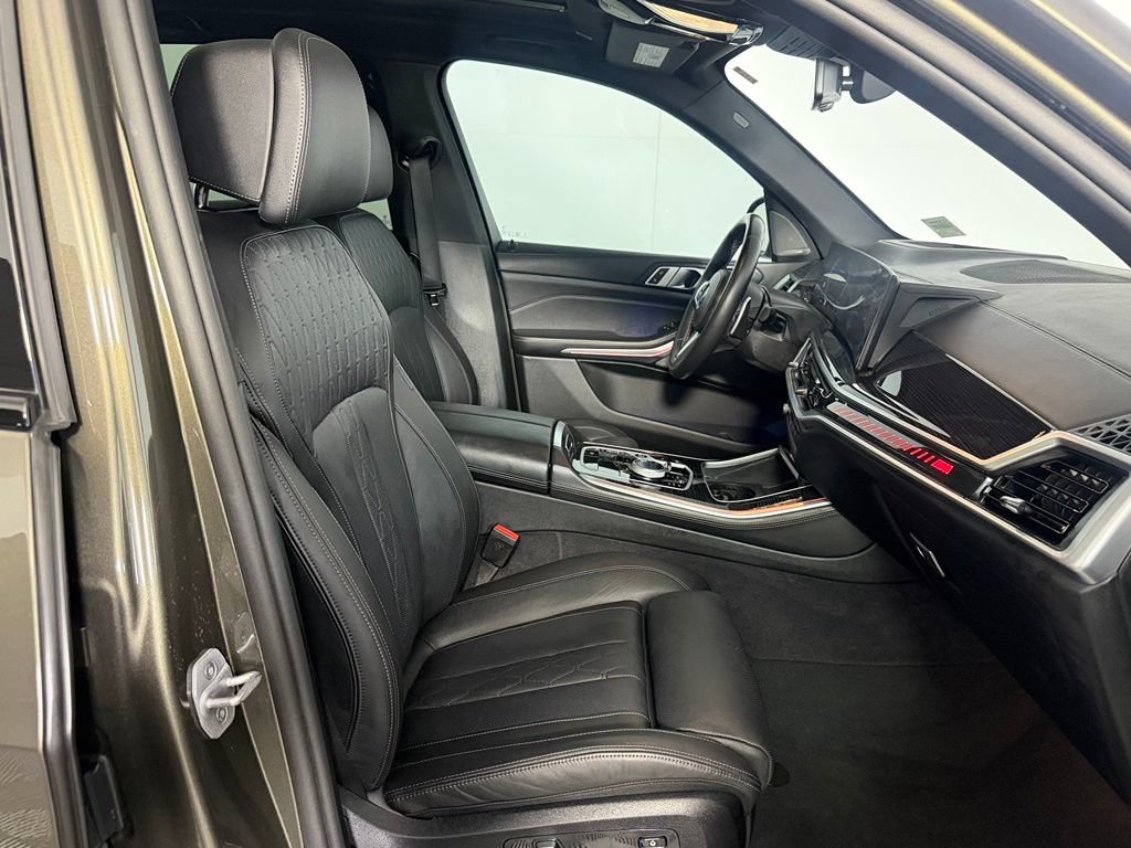 Used 2025 BMW X5 M60i AWD/4WD image 31