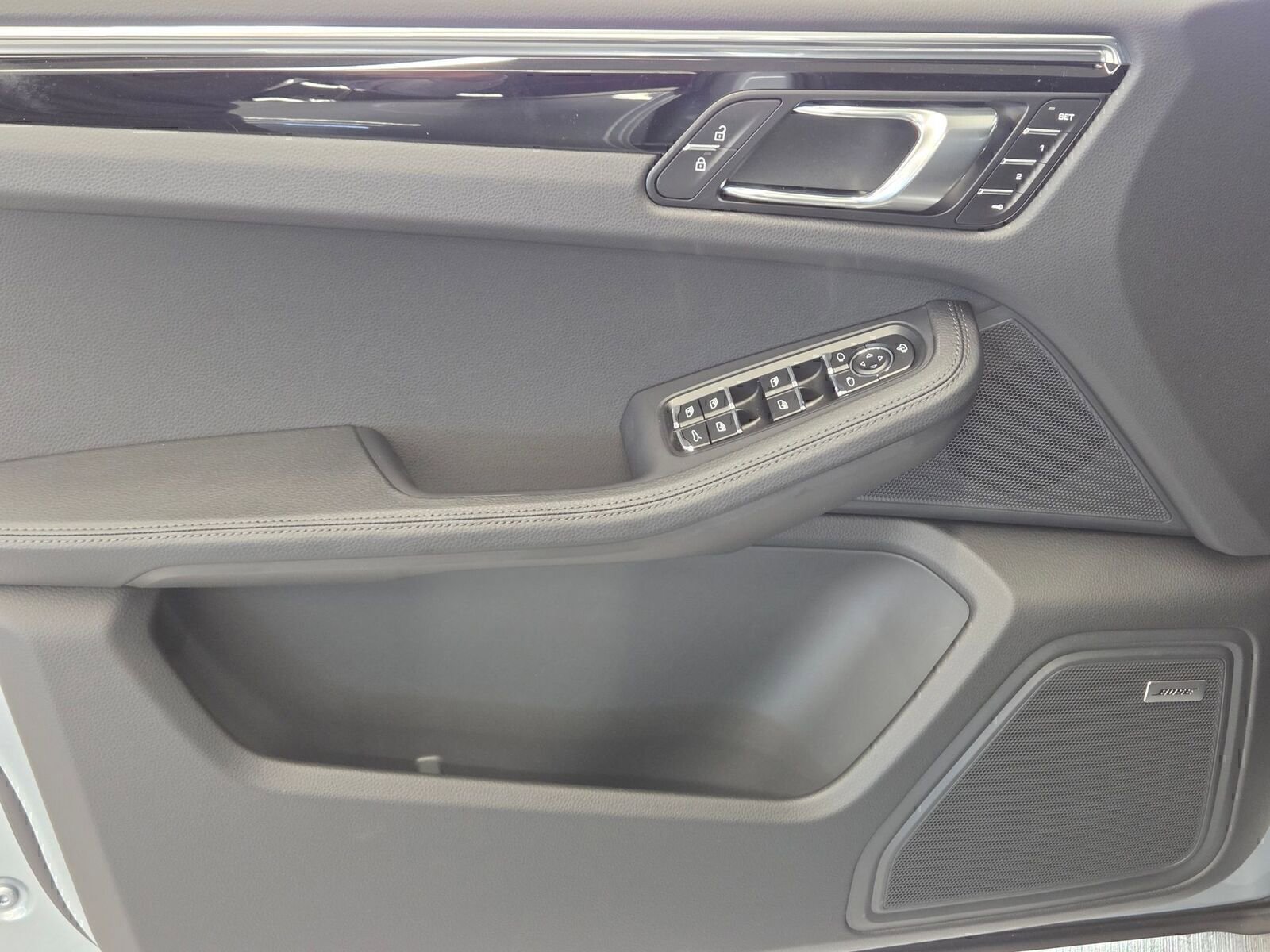 Certified 2026 Porsche Macan image 14