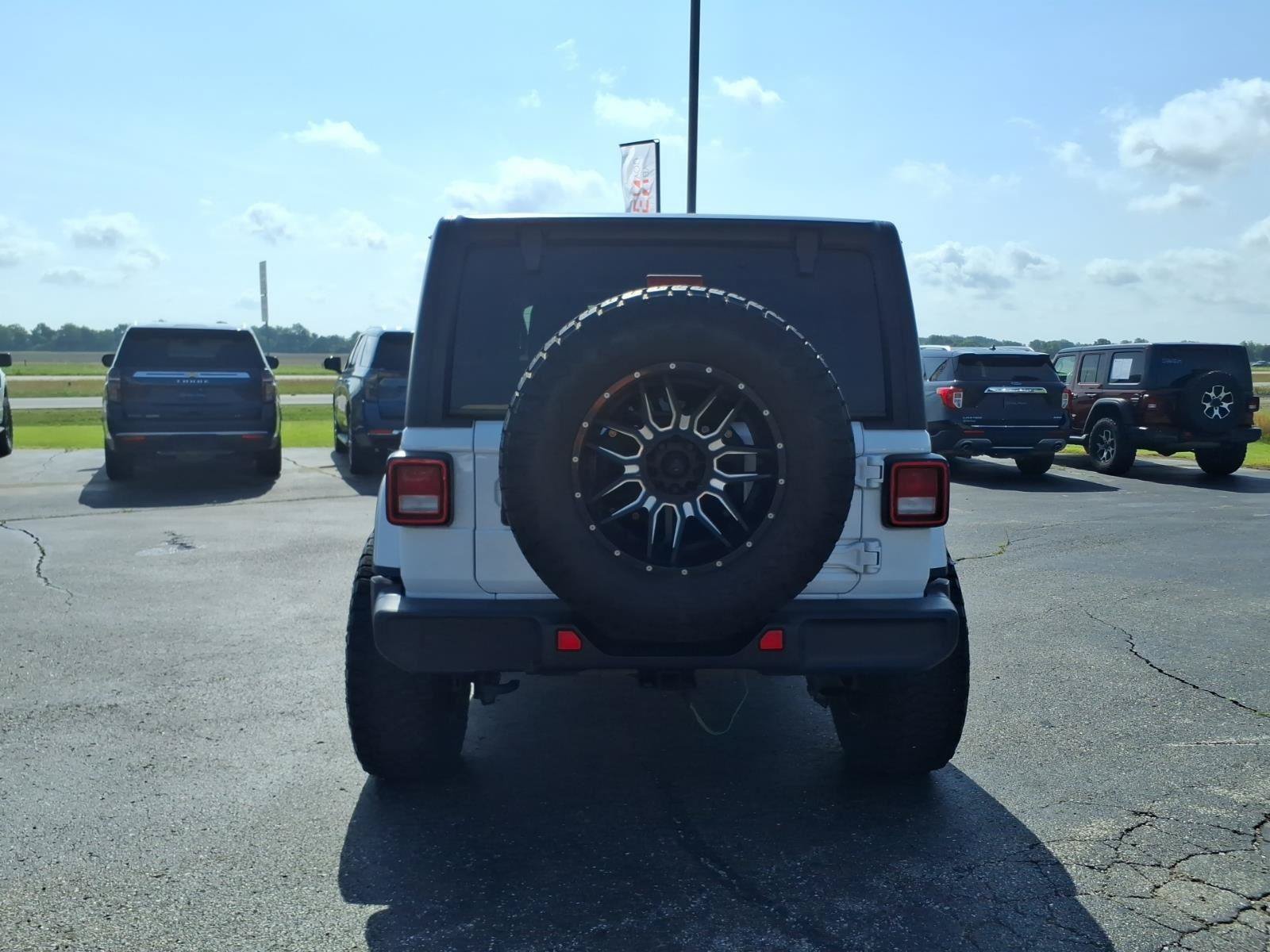 Used 2021 Jeep Wrangler Unlimited Sahara w/ Uconnect 4C Nav & Sound Group AWD/4WD image 4