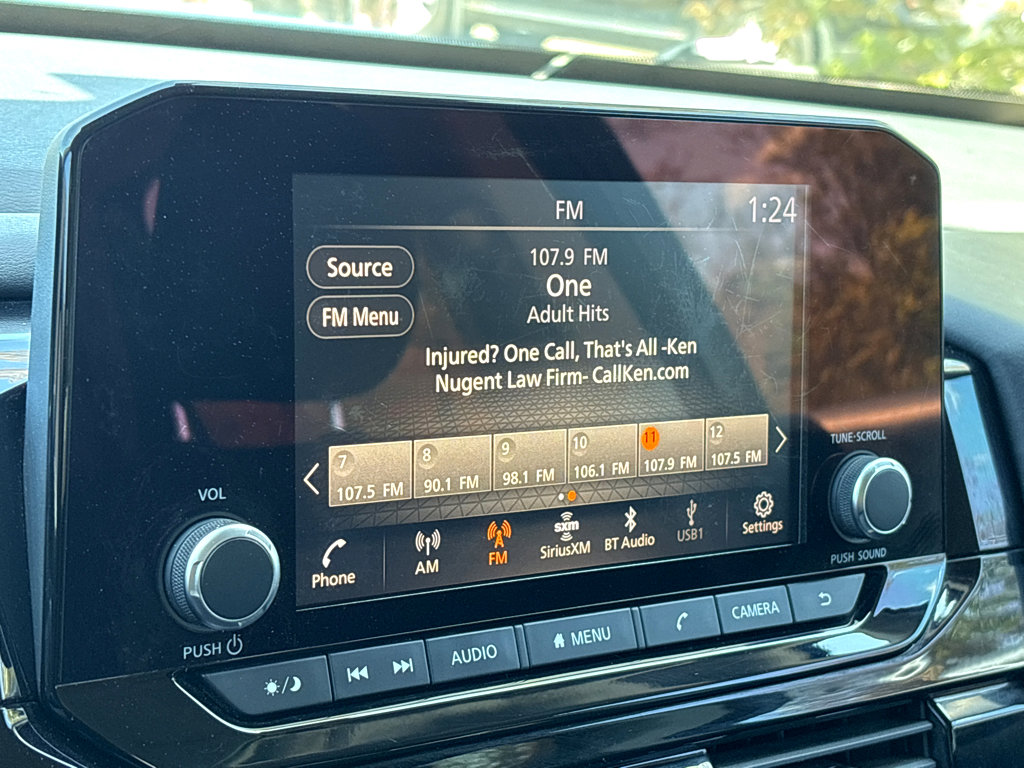 Used 2022 Nissan Pathfinder SV w/ SV Black Package image 6