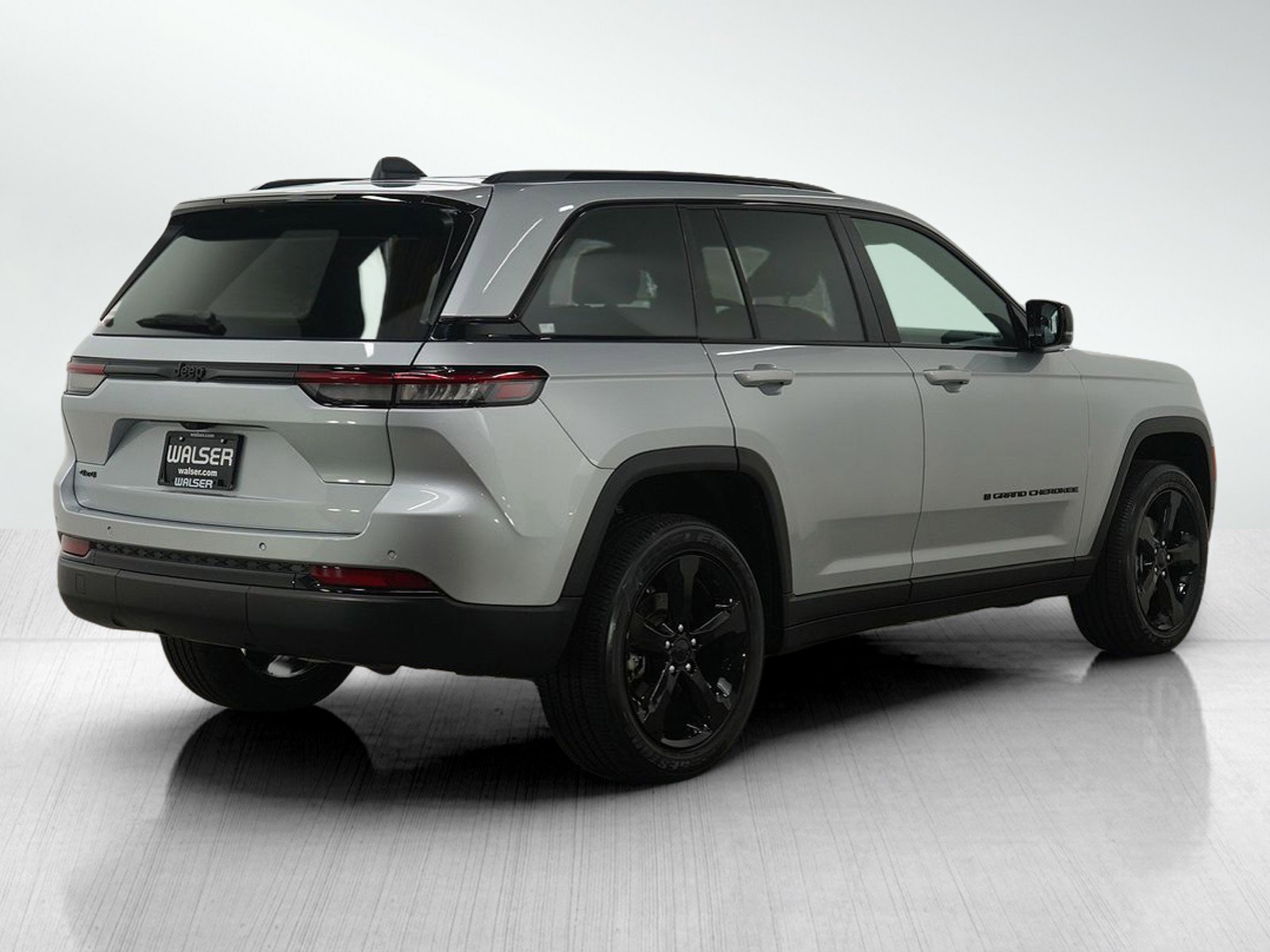 Used 2024 Jeep Grand Cherokee Altitude image 5