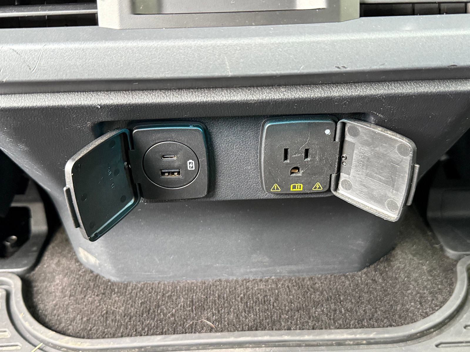 Used 2023 Ford F150 Lariat w/ Trailer Tow Package image 20