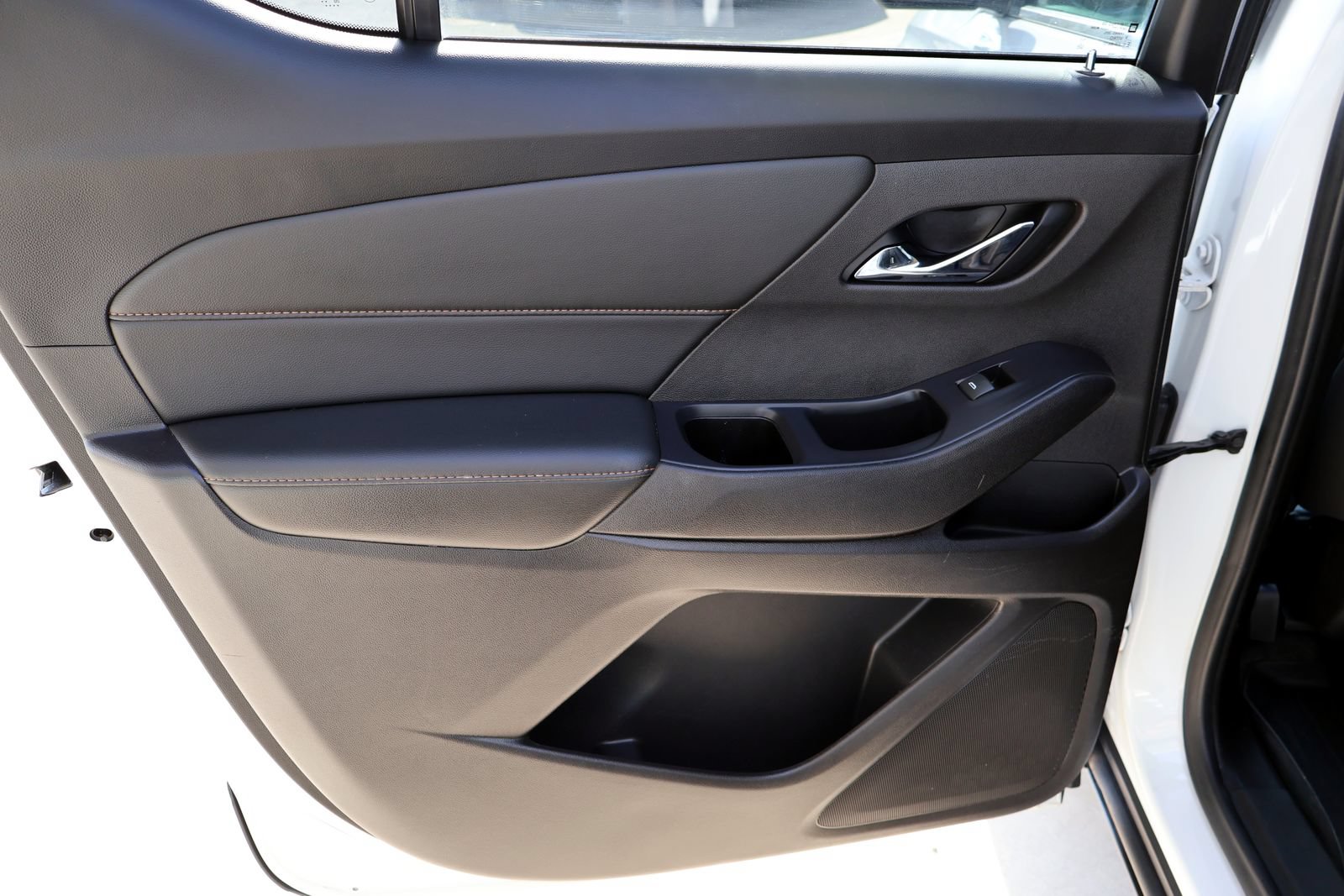 Used 2021 Chevrolet Traverse LT FWD image 13