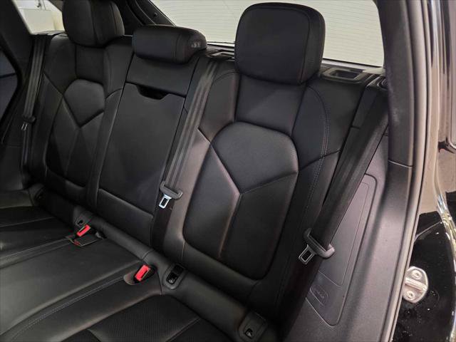 Used 2024 Porsche Macan AWD/4WD image 17