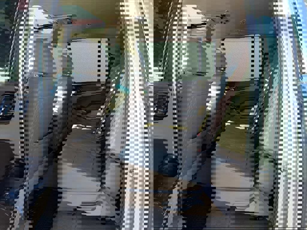 Used 2019 Chevrolet Suburban LT image 13